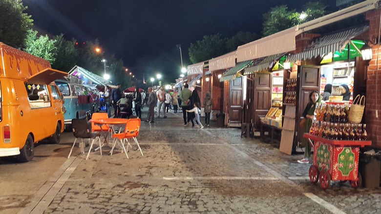 Image of -Tehran street food at night: A bite of Tehran